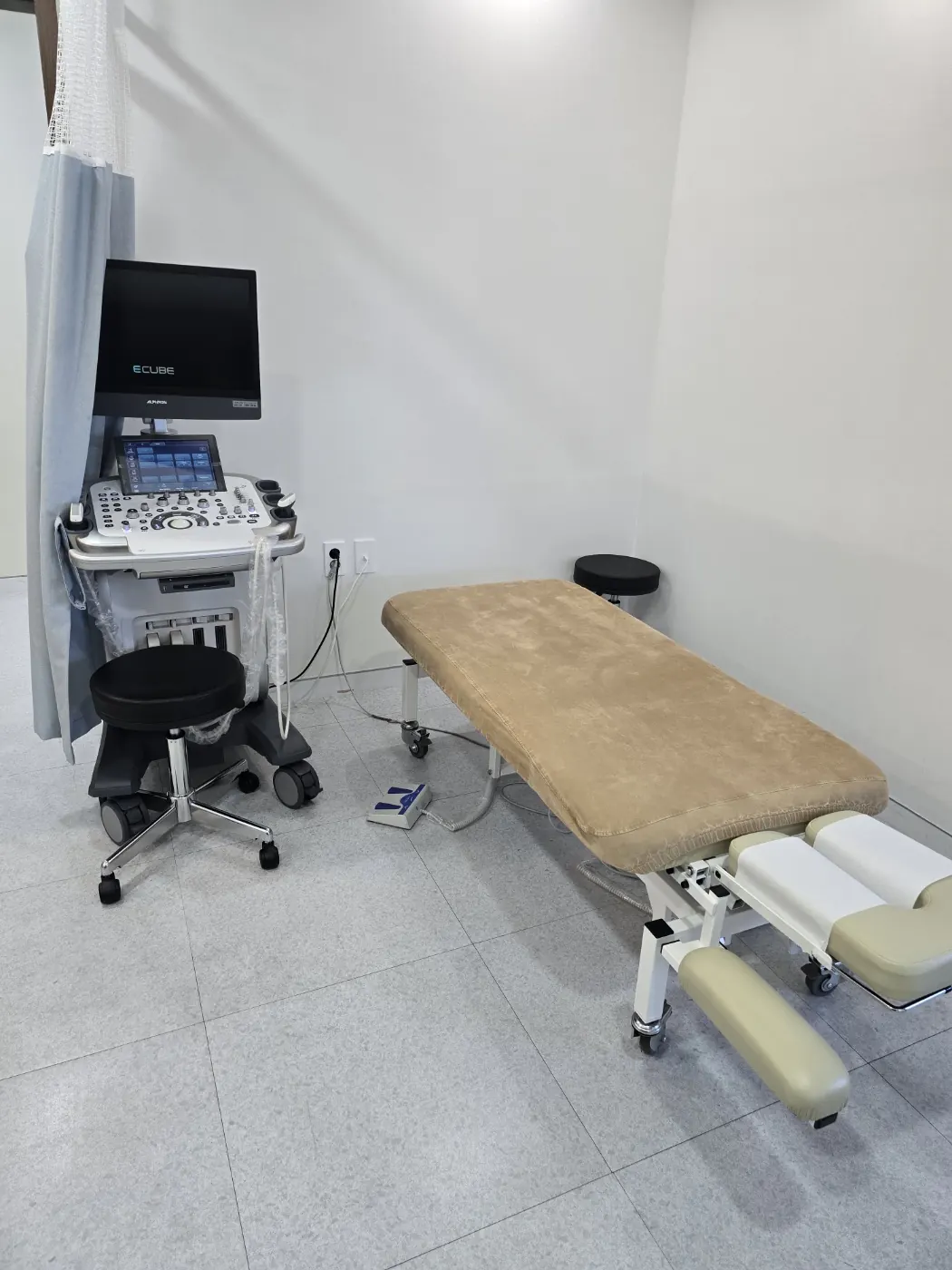 강남마디척의원 초음파 검사실 — 근육·힘줄·인대 상태를 실시간으로 살펴보는 공간